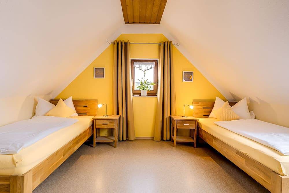 Ganze Wohnung, 4-Sterne Ferienwohnung Abendrot (75 m2) mit kleinem Balkon und Liegewiese mit Freisitz in Burglengenfeld, Ostbayern