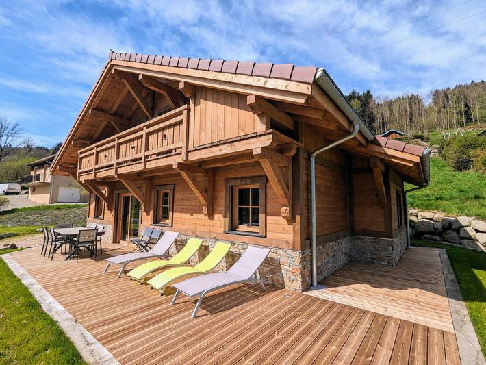 Gîte pour 6 personnes, avec Balcon et Terrasse ainsi que Jardin et Sauna à Cornimont