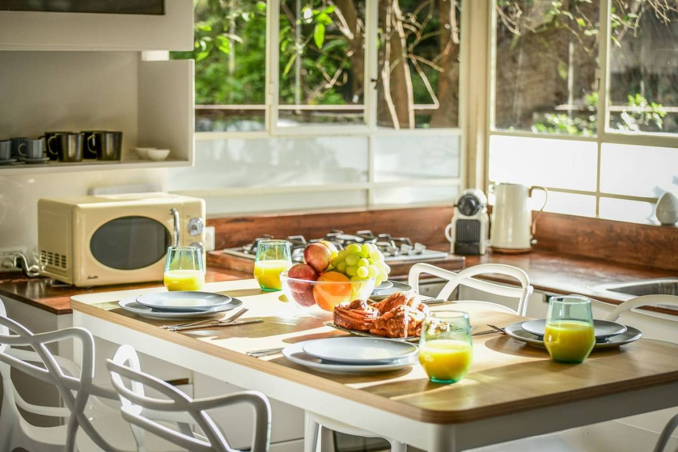 Appartement entier, Serene Retreat with Lush Garden in Tel Aviv, District de Tel Aviv
