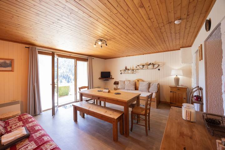Apartamento entero, Apartamento «Le Colporteur» con vistas a la montaña, terraza privada y Wi-Fi in Aillon-le-Jeune, Chambéry region