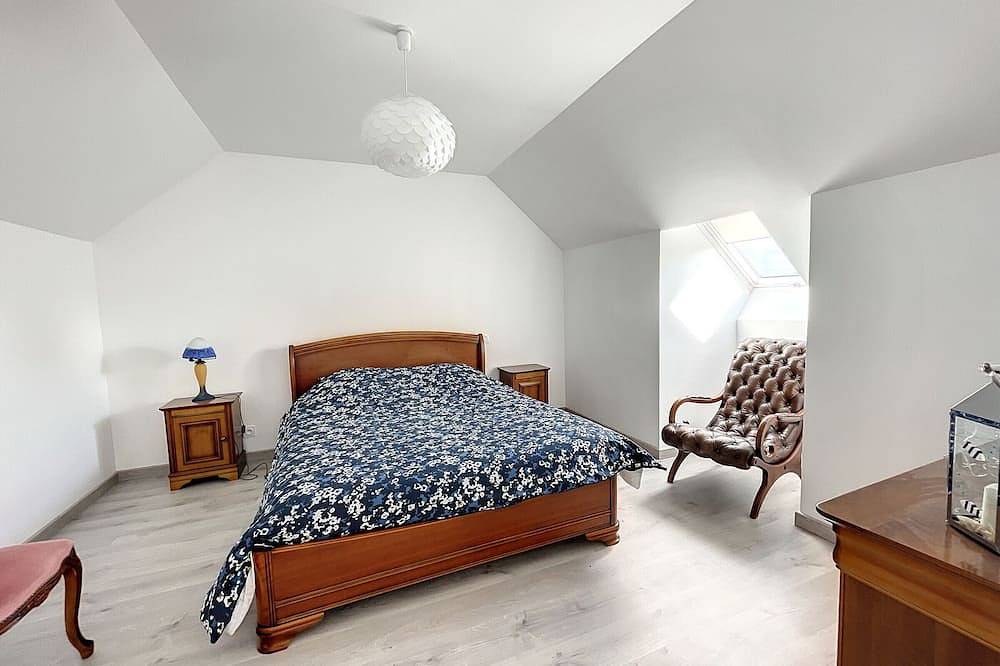 Haus in der Nähe von Aussichtspunkt, Strand und Wanderwegen! 7 Schlafplätze, 3 Schlafzimmer, Wlan in Carolles, Côte de la Déroute