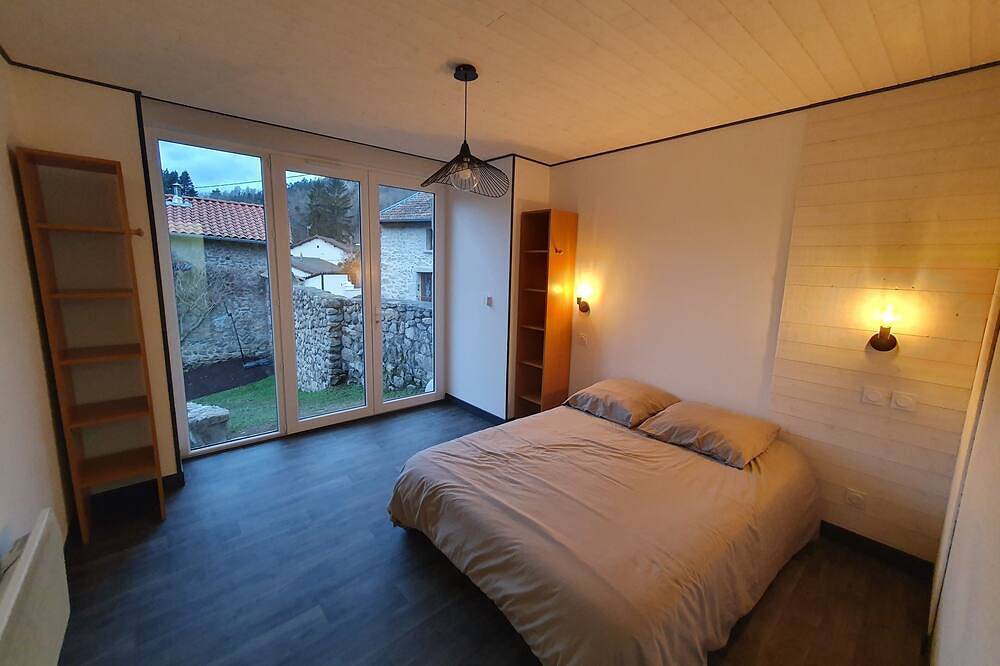 Maison avec piscine privée dans un domaine clos et arboré de 2200 m2 in Vorey, Haute-Loire