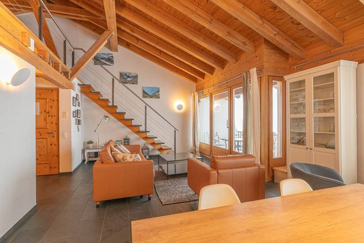 Ganze Wohnung, Chesa Mira Margna – Helle Dachwohnung mit Blick auf den Piz Margna in Bregaglia, Bernina-Alpen