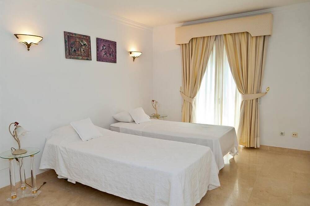 Beautiful family villa with pool next to the sea, Opposite Nikki Beach near Don Carlos Hotel in Marbella East, Marbella