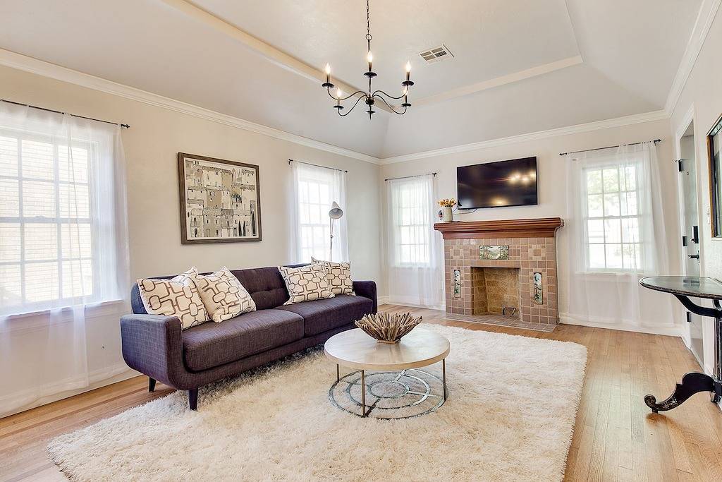 Stylischer Tudor im Okcs Urban Core in Oklahoma City, Oklahoma County