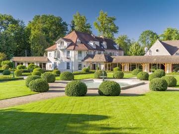 Hôtel pour 6 personnes, avec piscine et jardin ainsi que jacuzzi et sauna à Levernois