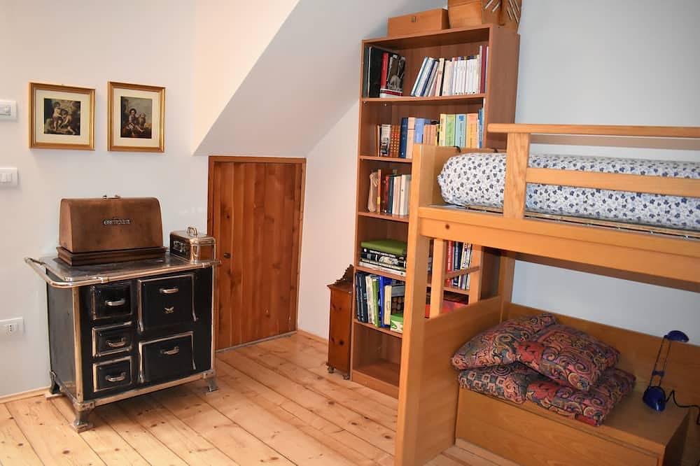Appartement entier, Appartement rénové avec vue magnifique sur les Dolomites in Daiano, Ville di Fiemme