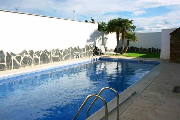 Ferienhaus für 16 Personen, mit Whirlpool und Pool sowie Garten und Balkon - 1