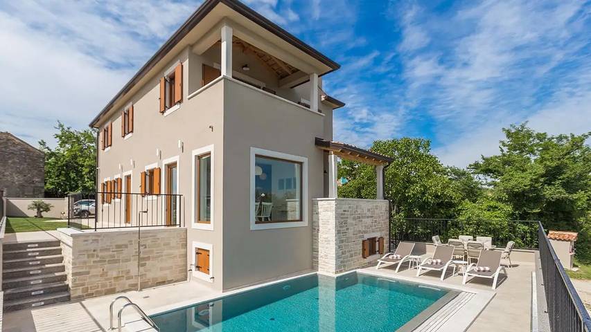 Ferienhaus für 8 Personen, mit Pool und Garten sowie Terrasse, mit Haustier