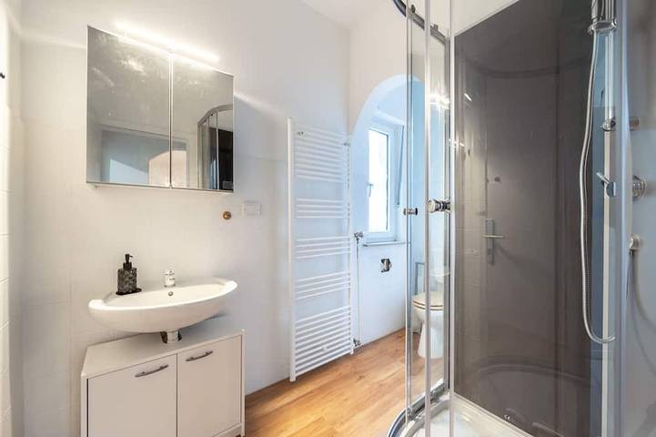 Appartement entier, Confort-Quadruple-Salle de bain privée-Obergeschoss in Schildesche, Bielefeld