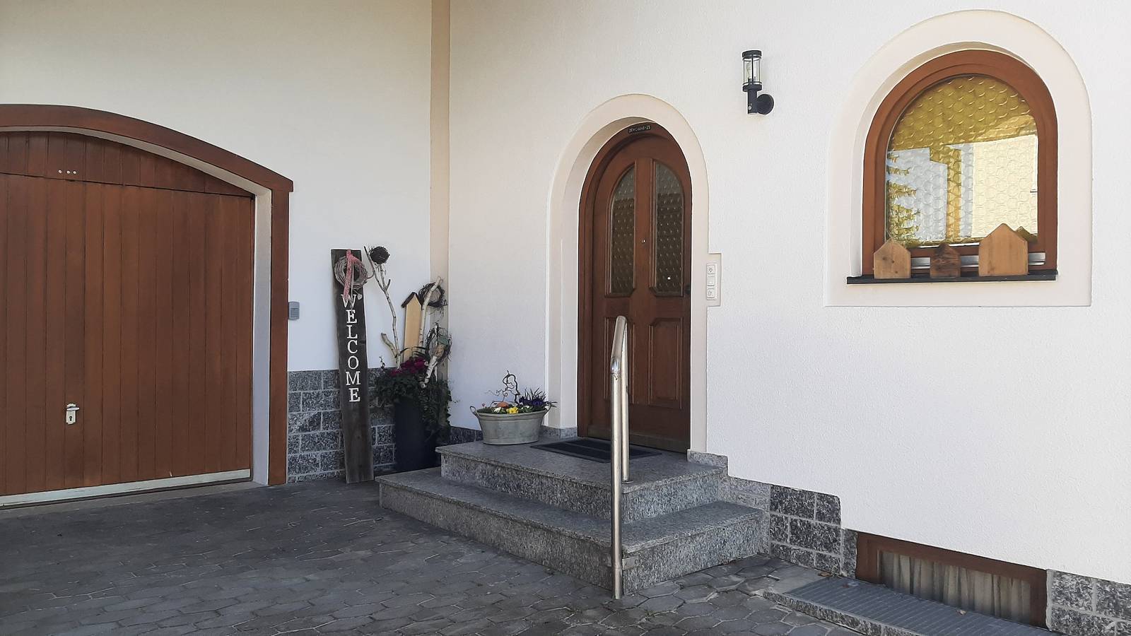 Ganze Ferienwohnung, Ferienwohnung Geier - Ferienwohnung im Obergeschoss mit 2 Balkonen in Niederalteich, Ostbayern