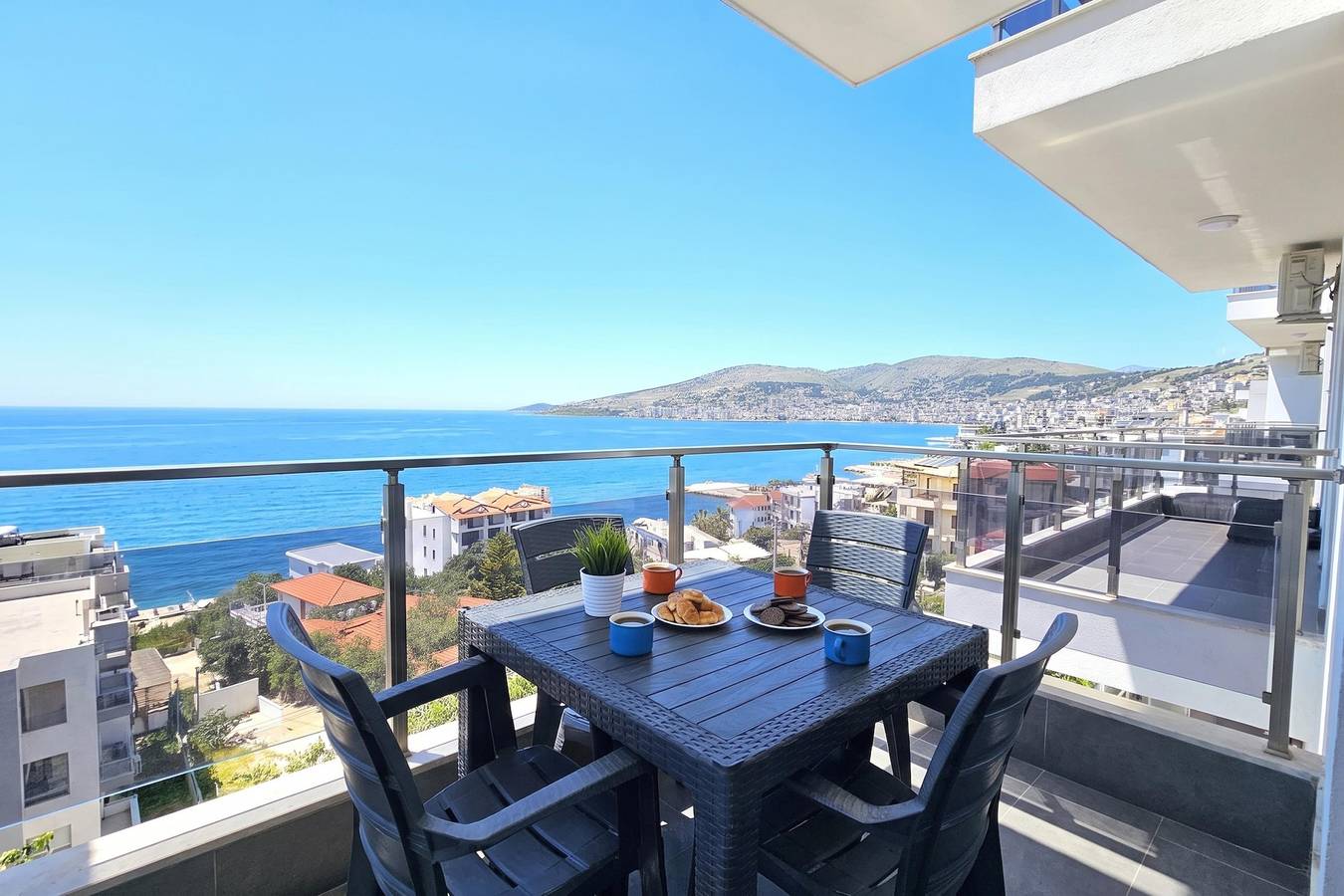 Ganze Wohnung, Christine Sunny Corner 004 /w Sea View Balcony in Sarandë, Vlorë