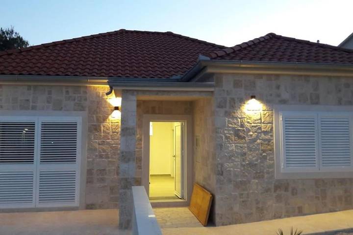 Villa pour 4 personnes, avec terrasse ainsi que jacuzzi et jardin à Kali - 3