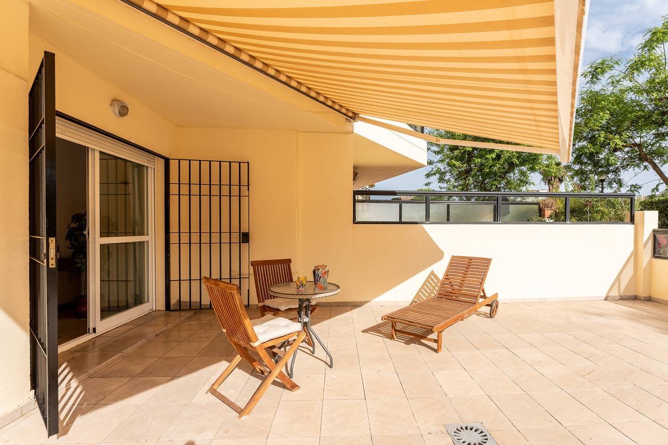 Entire apartment, Malagasuite Terrace & Pool Playamar in La Colina Torremolinos, Torremolinos
