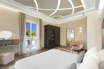 Villa With Pool for 24 People in Sorrento, Tyrrhenian Coast Campania, Photo 2