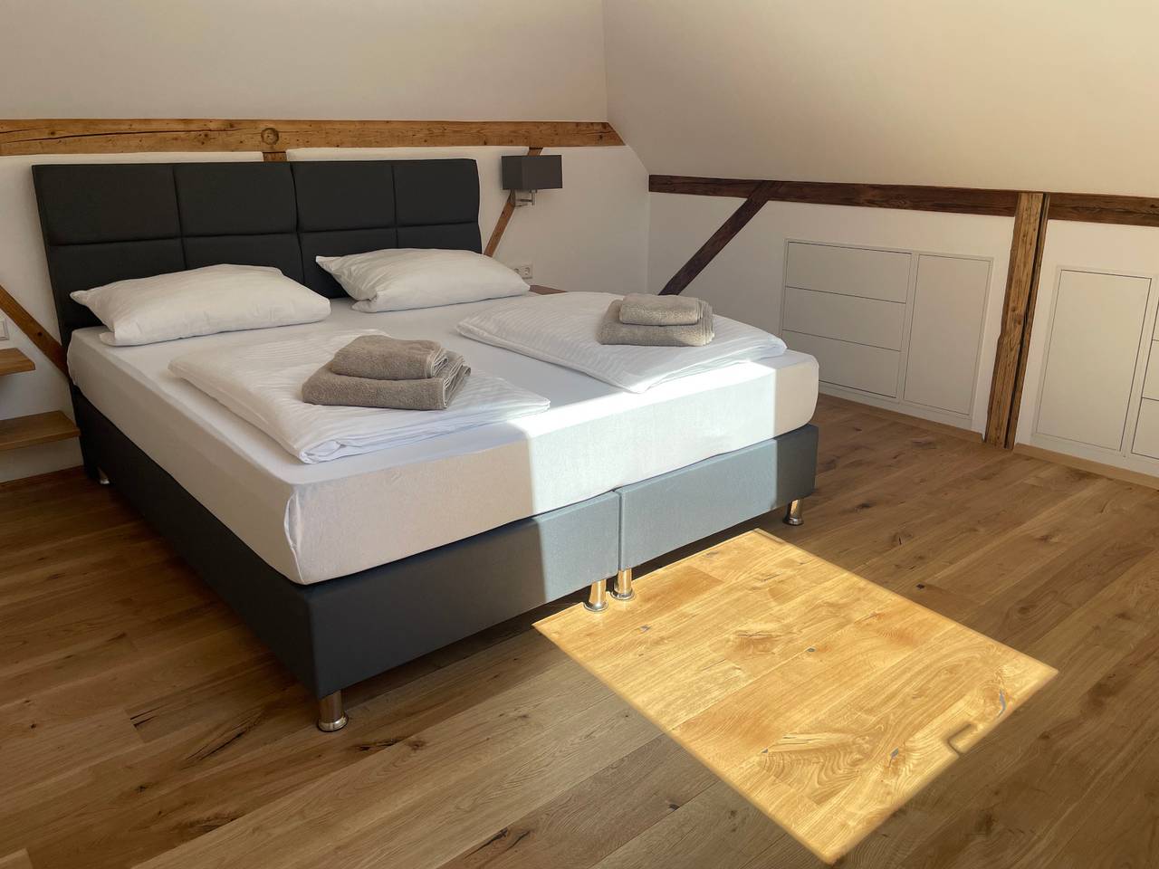 Ganze Ferienwohnung, Remise Kubus in der Villa Kubus - Maisonette-Ferienwohnung mit 65qm, 2 Schlafzimmer, 1 Wohn-Schlafzimmer, max. 4 Personen in Langenargen, Region Bodensee-Oberschwaben