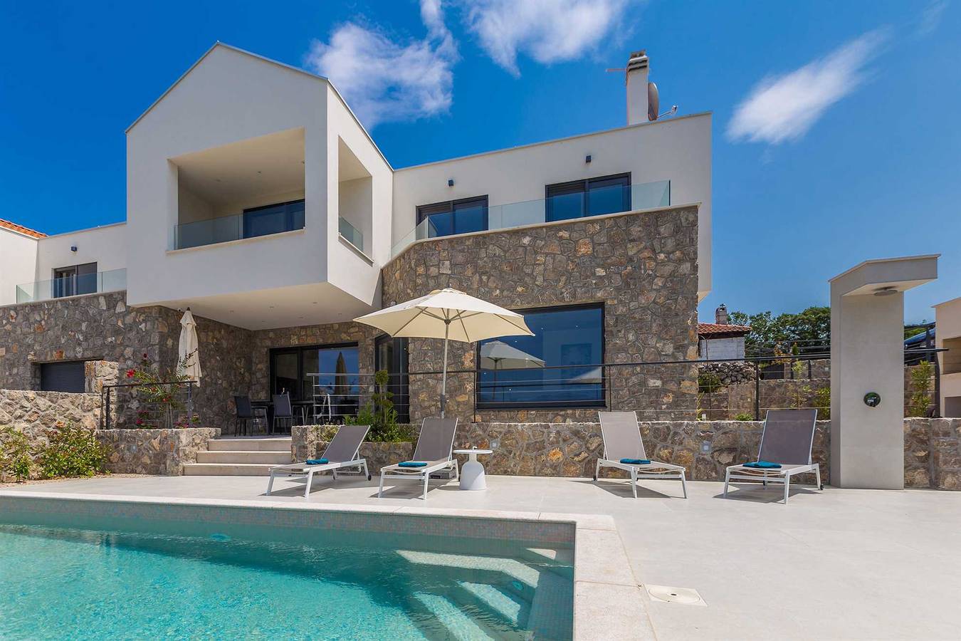Villa Verena mit beheiztem Pool in Krk Stadt, Krk