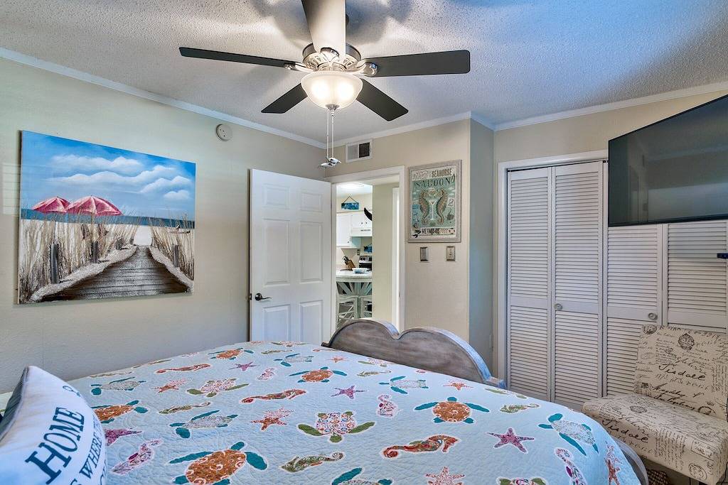 5br Blick auf den Strand | Riesiger privater Pool | Tiki Bar | 2 Küchen | 2 Wohnräume in Destin, Emerald Coast