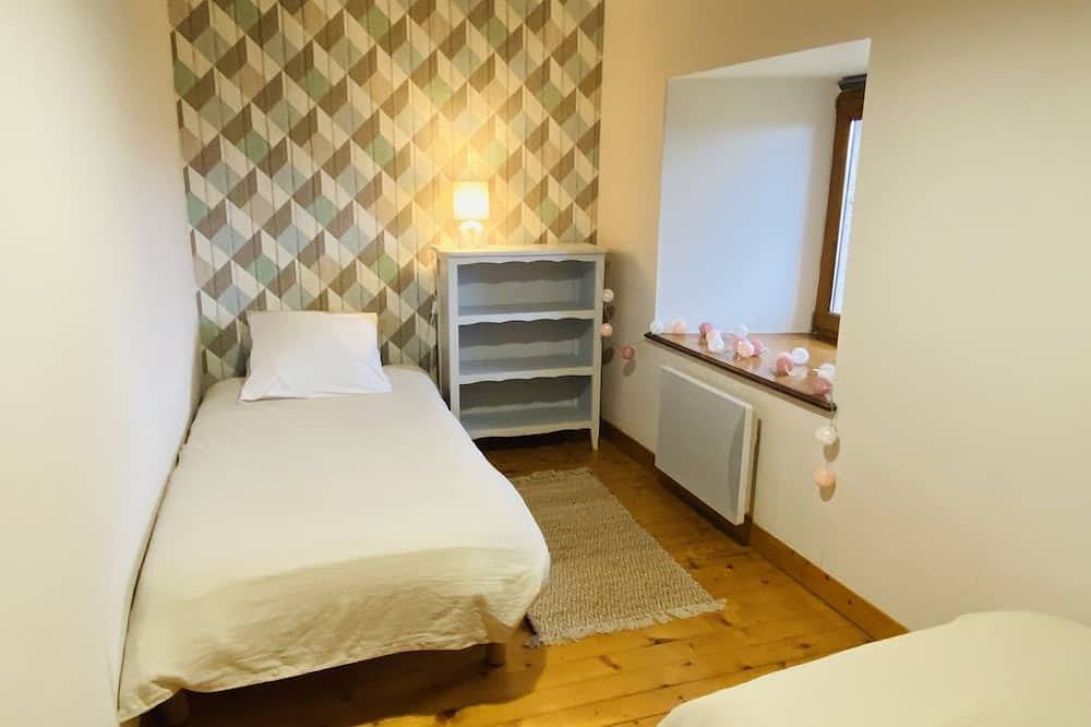 Cottage near Locquirec, Morlaix, Lannion, Ploumanac'h, Perros-Guirrec in Plestin-les-Grèves, Ceinture Dorée