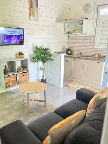 Gîte pour 2 personnes, avec piscine ainsi que vue et jardin, adapté aux familles à Anse-Bertrand