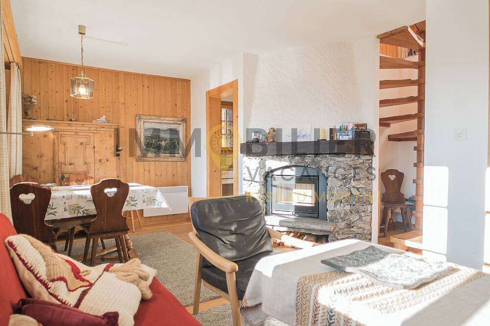 Très joli chalet plein de charme, idéal pour 5 personnes. Situé à 2 pas du village et de l’arrêt du in Chandolin, Anniviers