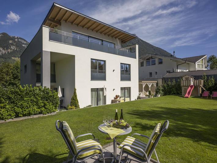 Ferienwohnung für 4 Personen, mit Balkon und Terrasse sowie Garten und Sauna in Maurach