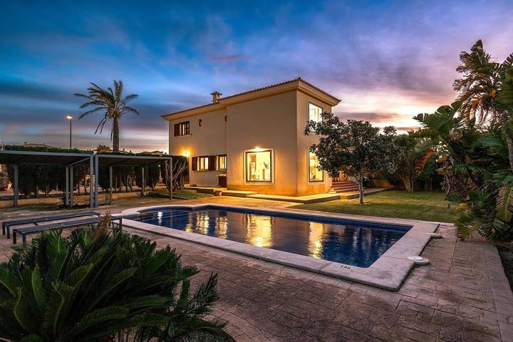 Casa de vacaciones para 9 personas, con Balcón y Jacuzzi además de Terraza y Jardín en Sa Torre