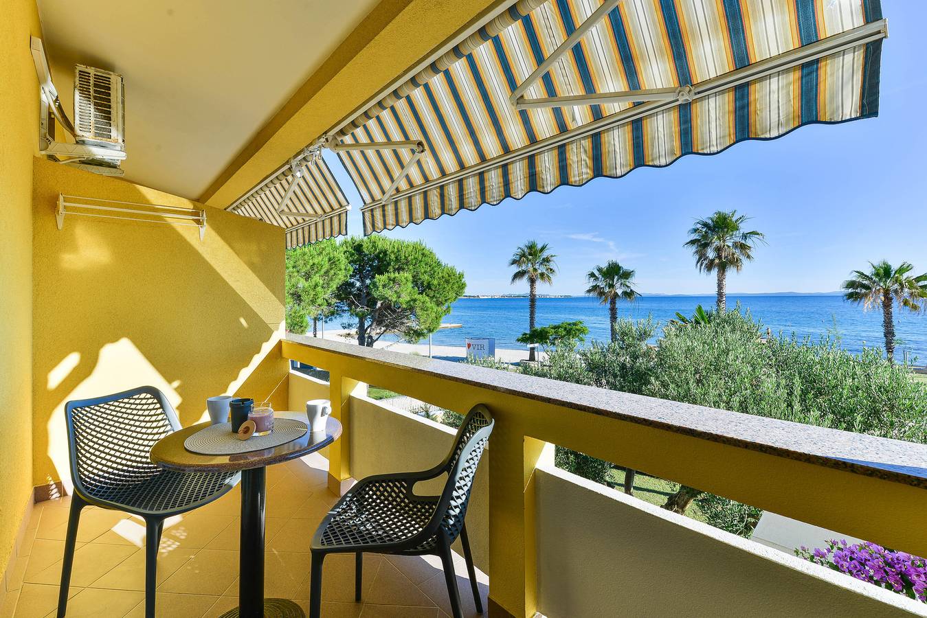 Ganze Wohnung, Holiday Apartment Inga Yellow with a sea view in Vir
