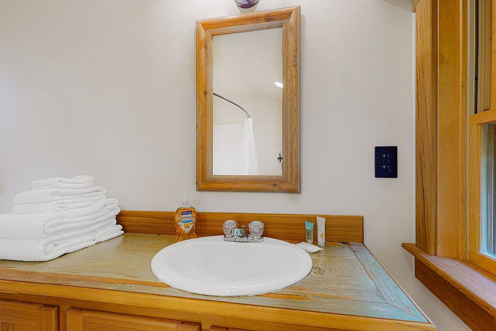 Dog-friendly home with Mt. Washington view, firepit, Wifi, & deck in Jackson (NH), Mount Washington