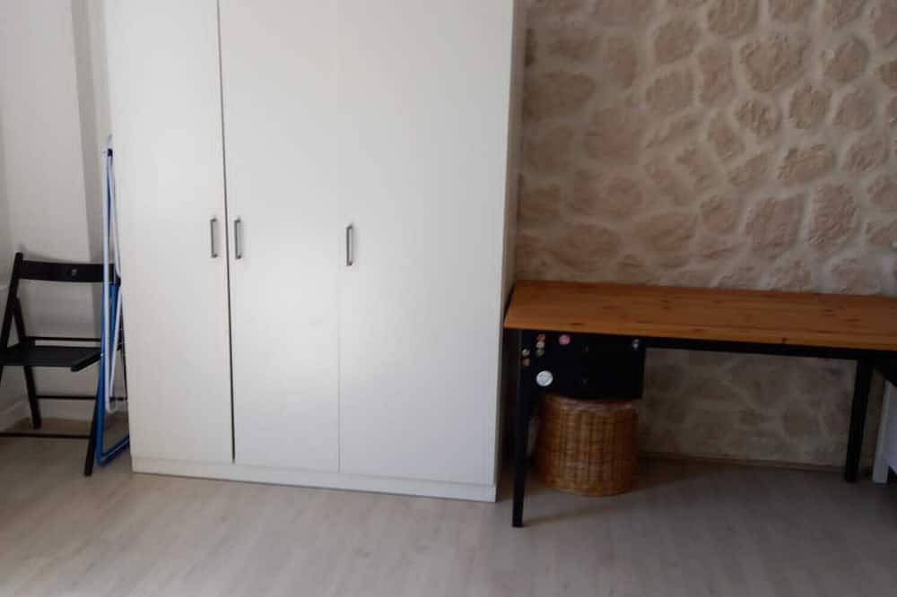 Ganze Wohnung, Steglitz V-große Altbauwohnung, 3 Zimmer, Küche, Bad & Balkon in Steglitz Berlin, Berlin