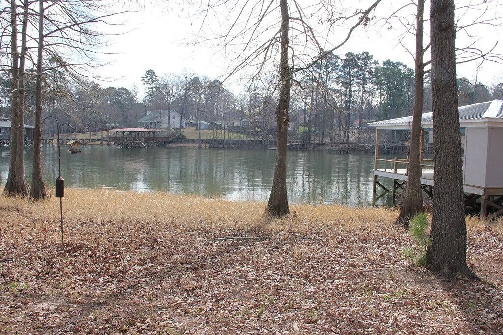 Family Lake Getaway/Fisherman's Paradise with private boat ramp in Toledo Bend Reservoir