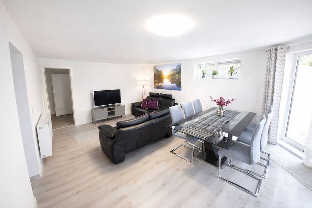 Ganze Wohnung, Modern Family Home with Garden & Sunset Views near Basel in Büsserach, Kanton Solothurn