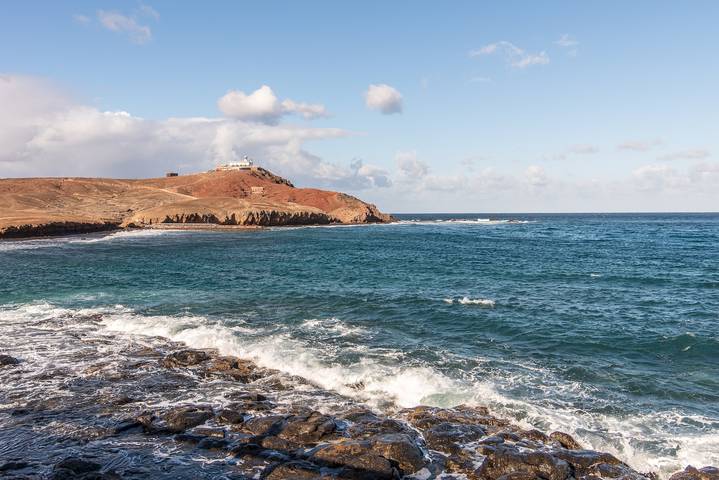 Entire apartment, Home2Book Coastal Retreat with Sea Views, Arinaga in Arinaga, Agüimes