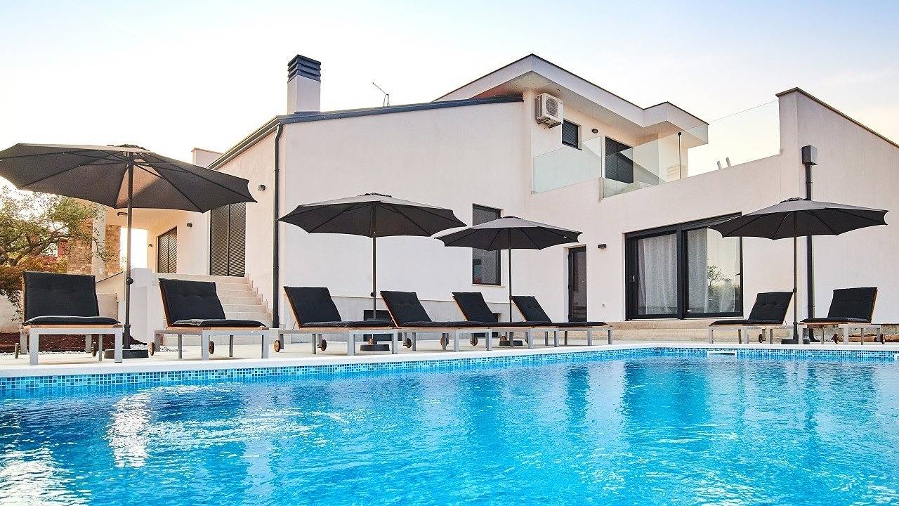 Elegante Villa Dolcea mit Swimmingpool  in Kaštel (Plovanija), Buje