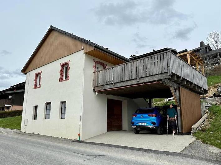 Chalet pour 3 personnes, avec terrasse ainsi que jardin et vue, animaux acceptés