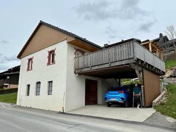 Maison de campagne pour 3 personnes, avec terrasse ainsi que vue et jardin, animaux acceptés à Bogève