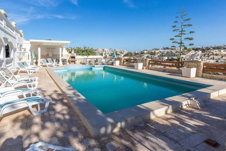 Villa for 10 people, with garden and balcony in Mellieha
