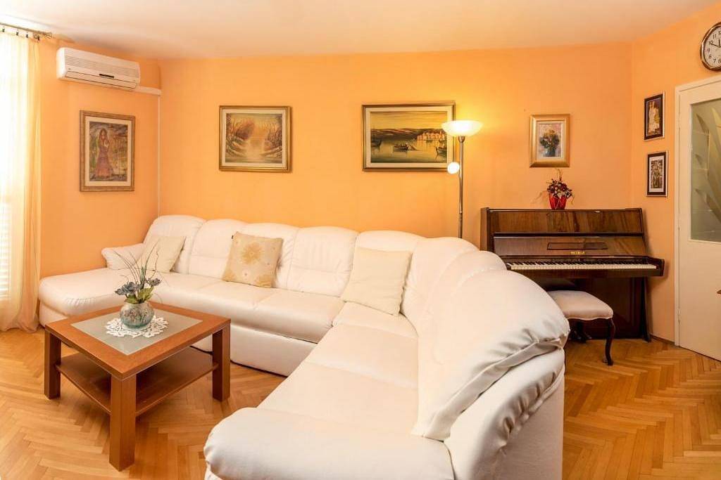 Appartement entier, One bedroom apartment with balcony and sea view Split A-24725-a in Split, Split-Dalmatie