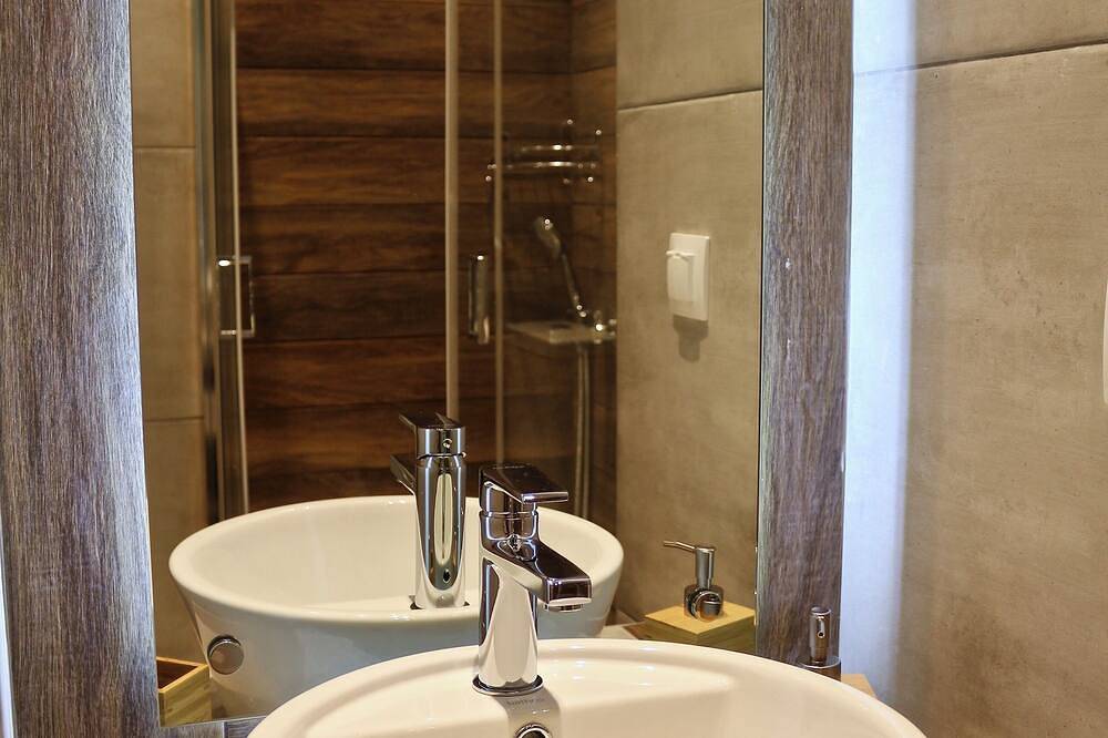 Ganze Wohnung, New minimal apartment with splendid view in Agios Pavlos, Thessaloniki und Umgebung