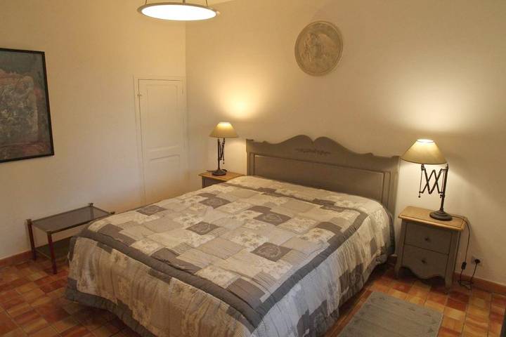 Gîte pour 2 personnes, avec piscine ainsi que vue et jardin à Roaix - 3