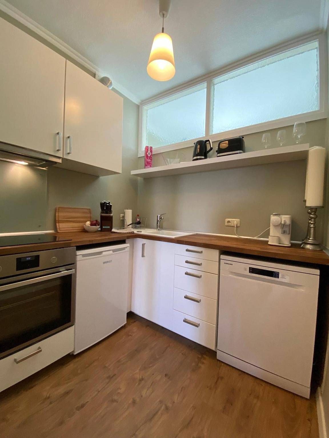 Hel lägenhet, Apartment '5' with Shared Terrace, Shared Garden and Wi-Fi in Kielfjorden, Kiel