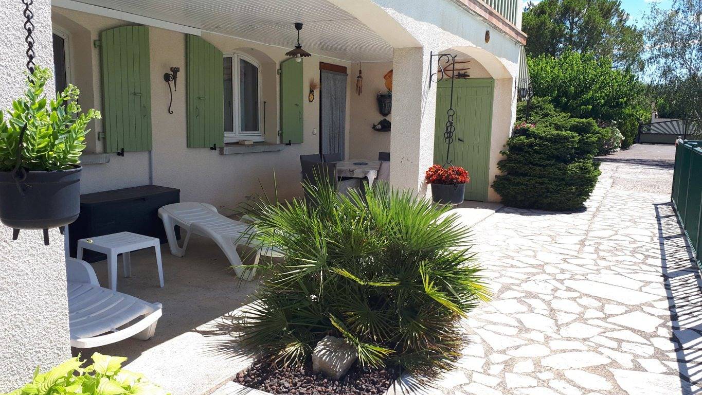 Gîte Les Deux Colombes avec piscine, Sud Ardèche in Lavilledieu, Ardèche