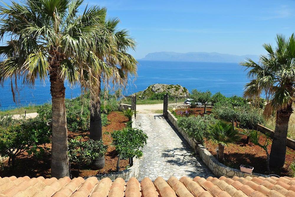 Casa vacanza a Vallo di Mazara a partire da 322€ a notte