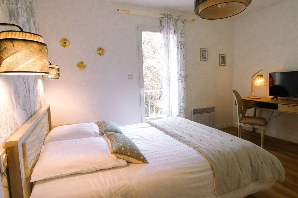 Chambre au Calme, Avec Piscine Intérieure Chauffée, à 20 min du Futuroscope in Vouillé, Vienne