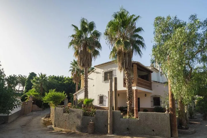 Casa de vacaciones para 7 personas, con jardín además de vistas y piscina - 1