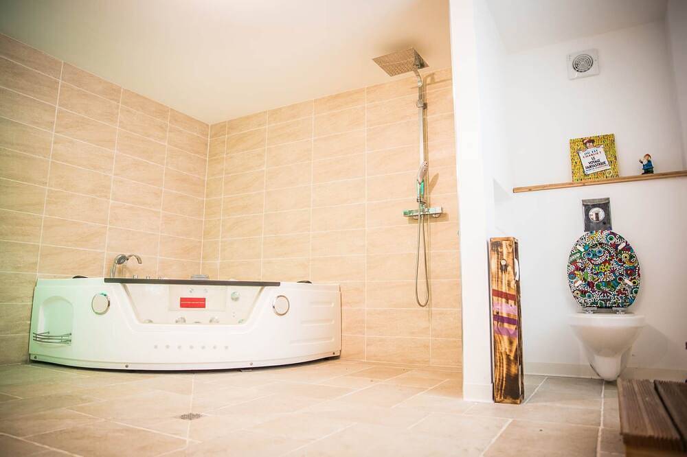 Ganze Wohnung, Unique cottage with swim spa and lots of surprises in Saint-Junien, Rochechouart und Umgebung