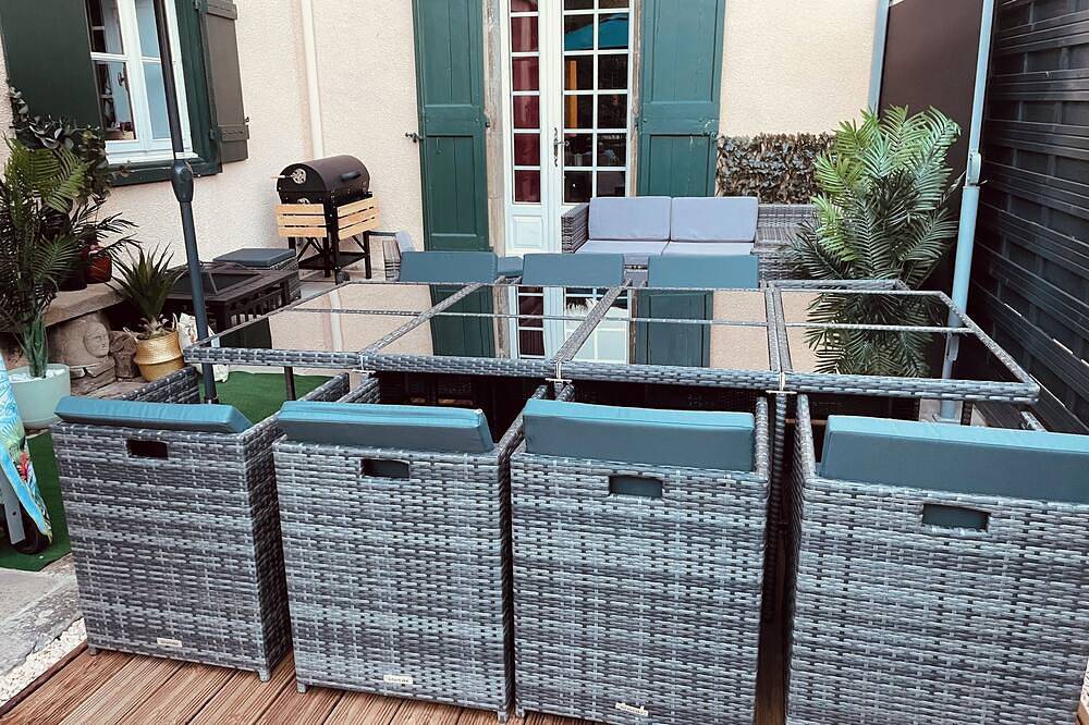 Gîte 1 large family room in the heart of the medieval town, garden in Mirepoix, Ariège