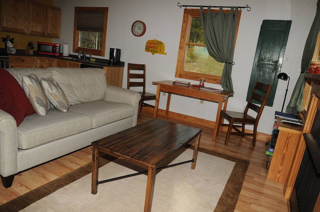 \"Sundance\" Gorgeous River Front Cabin auf 54 Morgen mit Whirlpool und spektakulärer Aussicht in Page County