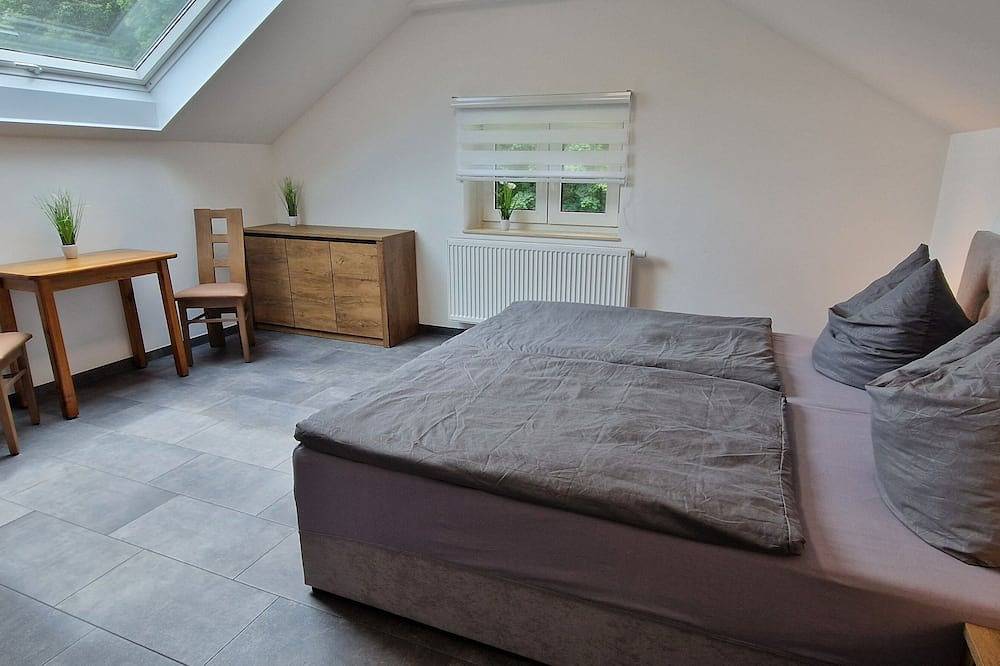 Ganze Wohnung, Haus am Wald \nruhig gelegene Ferienwohnung im Og mit großem Garten in Tabarz, Rennsteig