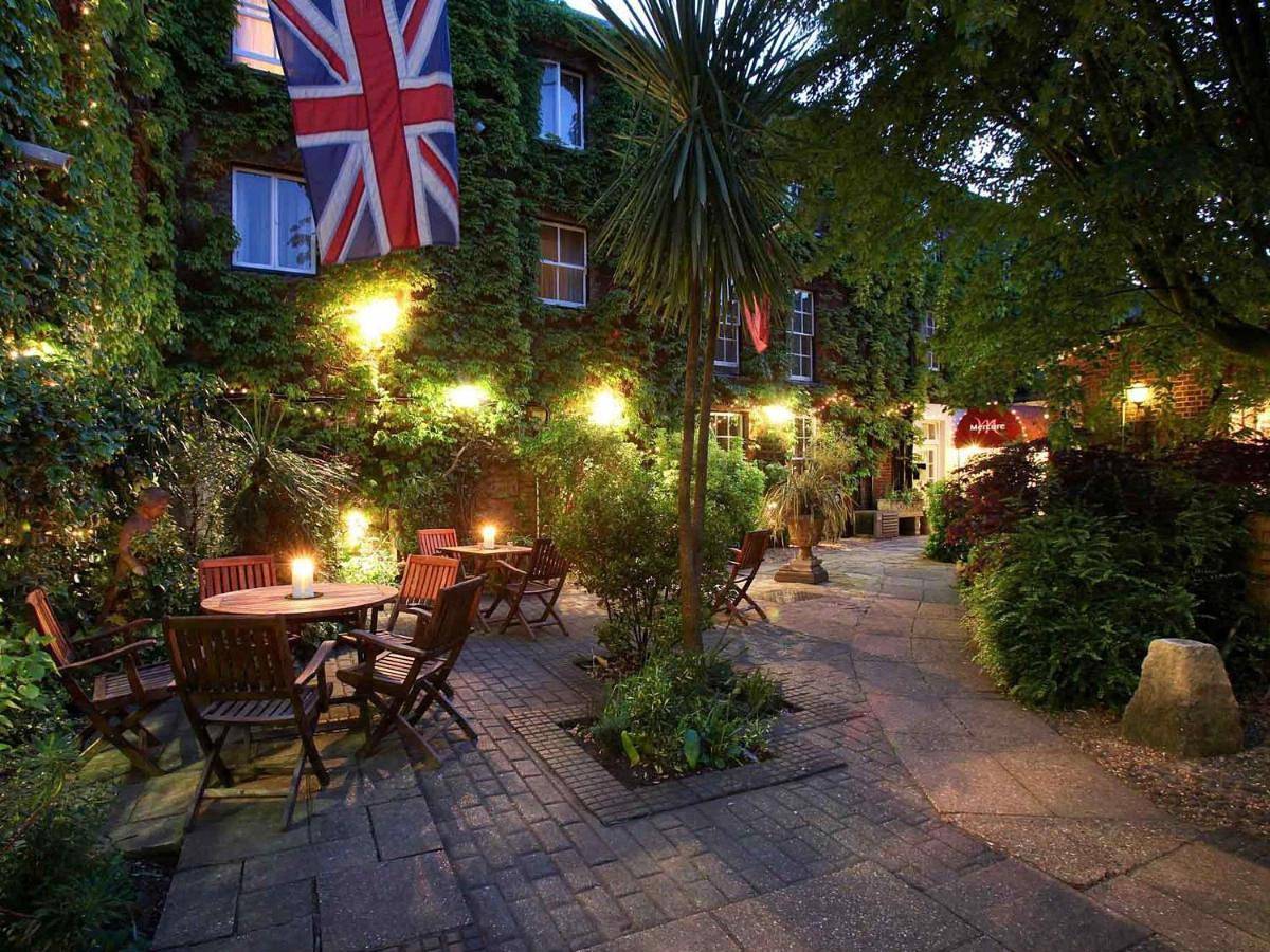 Mercure Salisbury White Hart Hotel & Apartments in Salisbury, Wiltshire